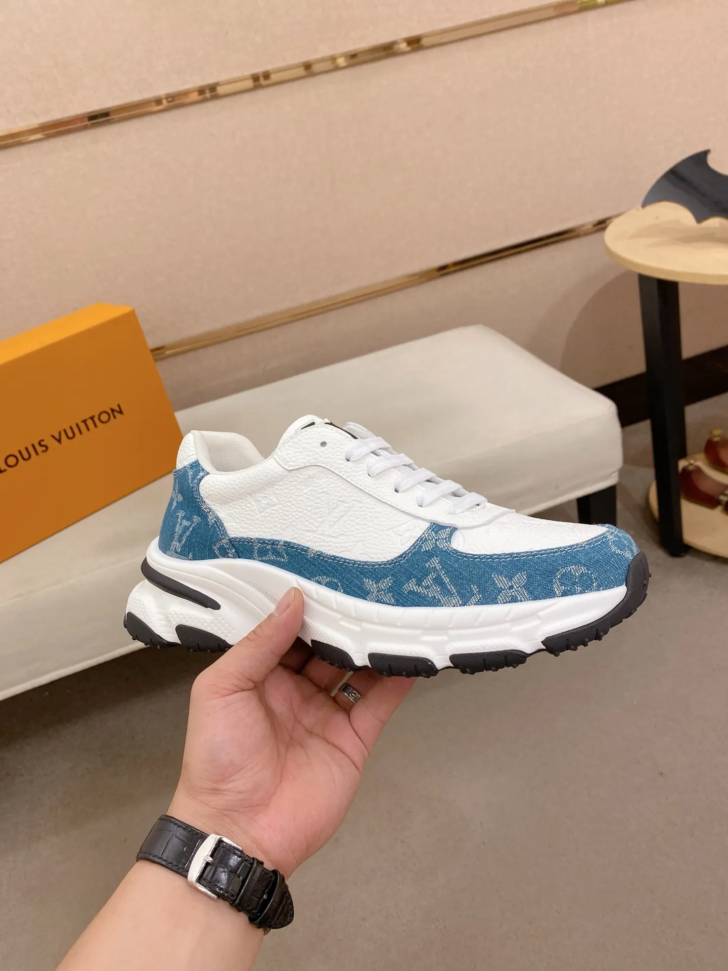 Men's shoes 442💰louis vuitton (Louis Vuitton/lv)🔍🔍The new counters are on sale at the same time. The uppers are imported from Italy. ⃣️Re-engraved🇮🇹💪💪, ⚠Sole: The original sole is specially provided by the original factory, the exclusive movable molded sole is super comfortable, ⚠Original and single goods 🔍high quality, you can enter and leave the counter at will, welcome to compare⚠. Code number: 38-44 (45/customized, non-refundable)